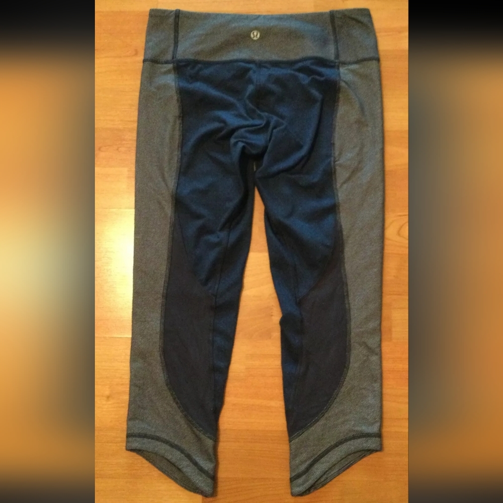 LULULEMON ATHLETICA leggings size 6 - Picture 3 of 3